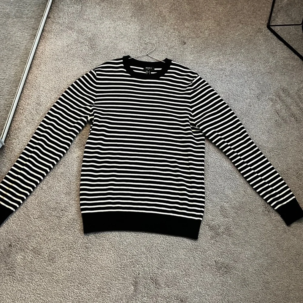 Sweater - Picture 1 of 2